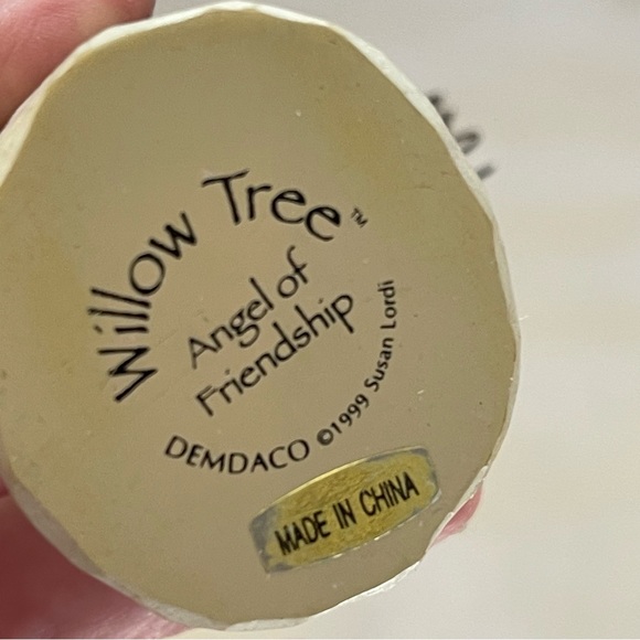 Willow Tree Angel of Friendship figurine - Picture 2 of 3